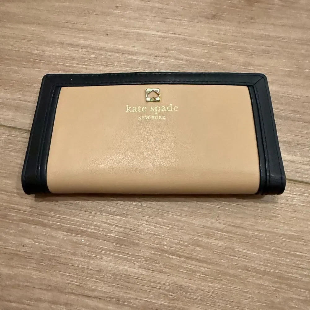 Kate Spade Tan and Black Wallet